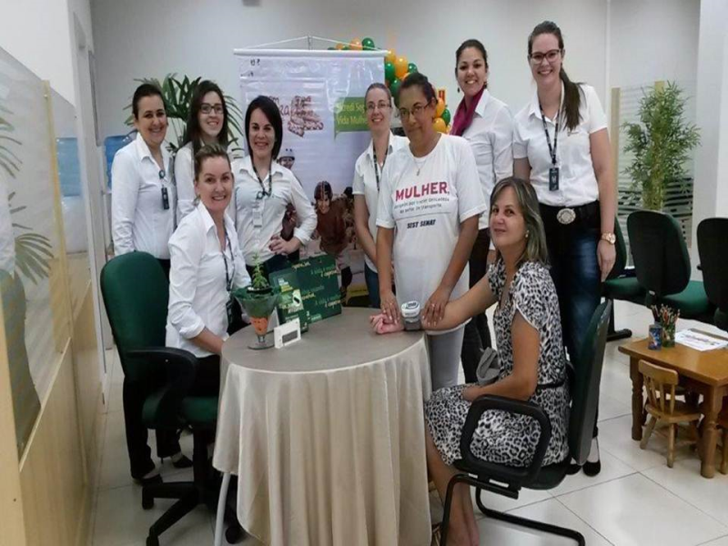 Secretaria de Saúde e Sicredi promovem ação pelo Dia da Mulher